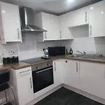1 Bedroom Flat, Sleeps Up To 5Ppl, City Center