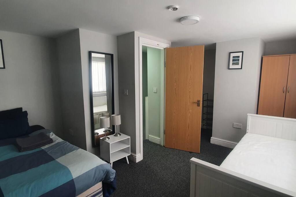 Apartment 1 Bedroom Flat, Sleeps Up To 5ppl, Center